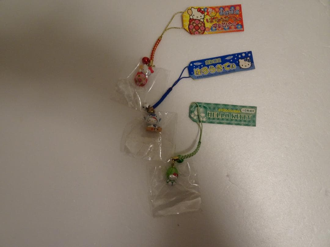 新品、未使用。ご当地限定ハローキティ根付けストラップ16個+中古2個　ja-23