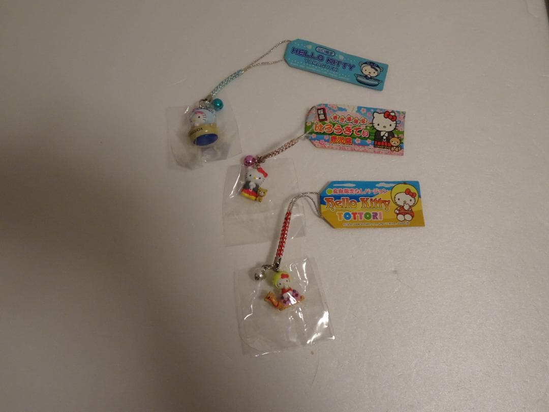 新品、未使用。ご当地限定ハローキティ根付けストラップ16個+中古2個　ja-23