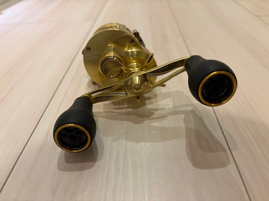 シマノ　カルカッタコンクエスト200XG DRTバリアルゴールド　カルフォーム