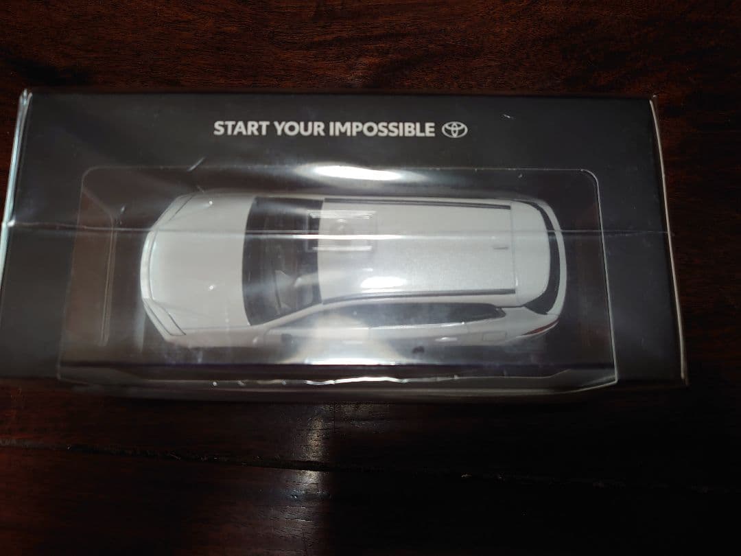 【超メルカリ市割】トヨタ　クラウンエステート　プレシャスホワイトパール