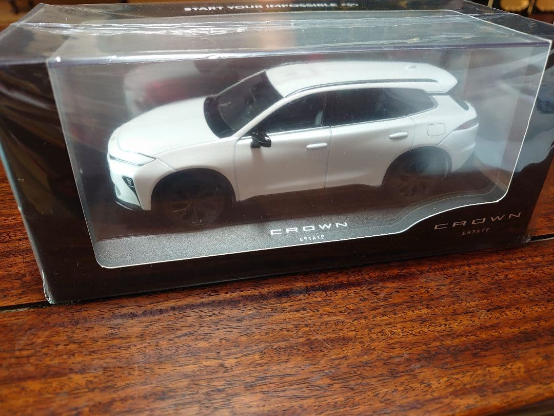 【超メルカリ市割】トヨタ　クラウンエステート　プレシャスホワイトパール