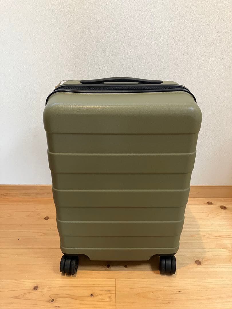 新品・未使用　無印良品 ストッパー付きハードキャリー35L　カーキ