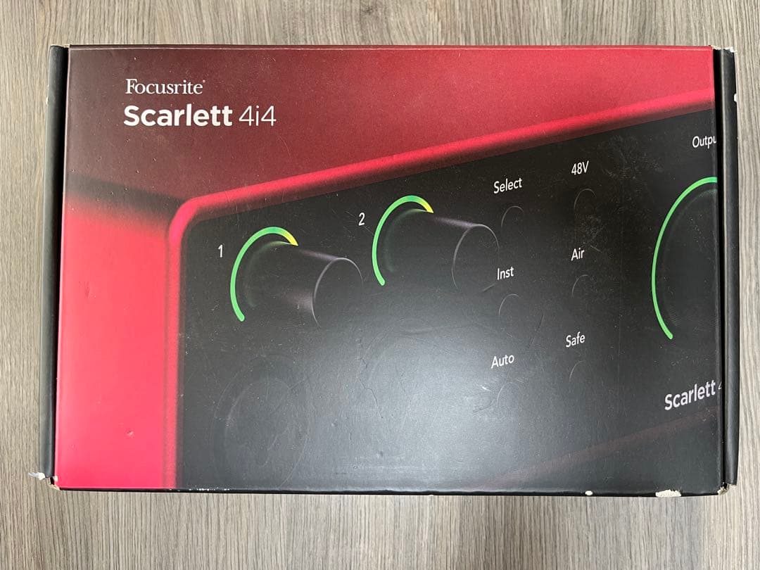 Focusrite Scarlett 4i4オーディオインターフェイス