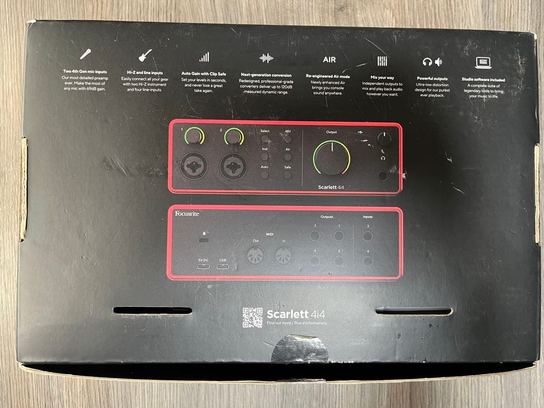Focusrite Scarlett 4i4オーディオインターフェイス