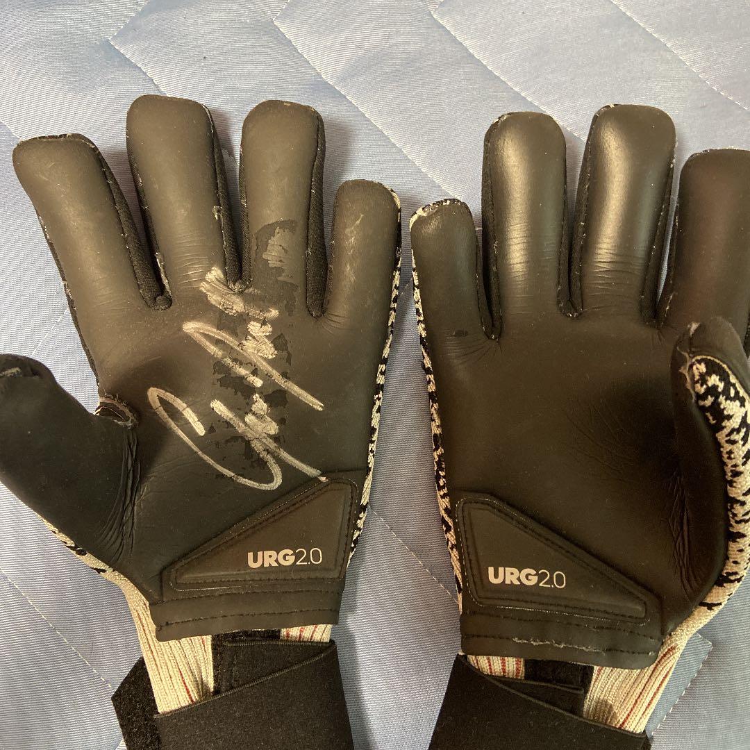 ドンナルンマ直筆サイン入りグローブ