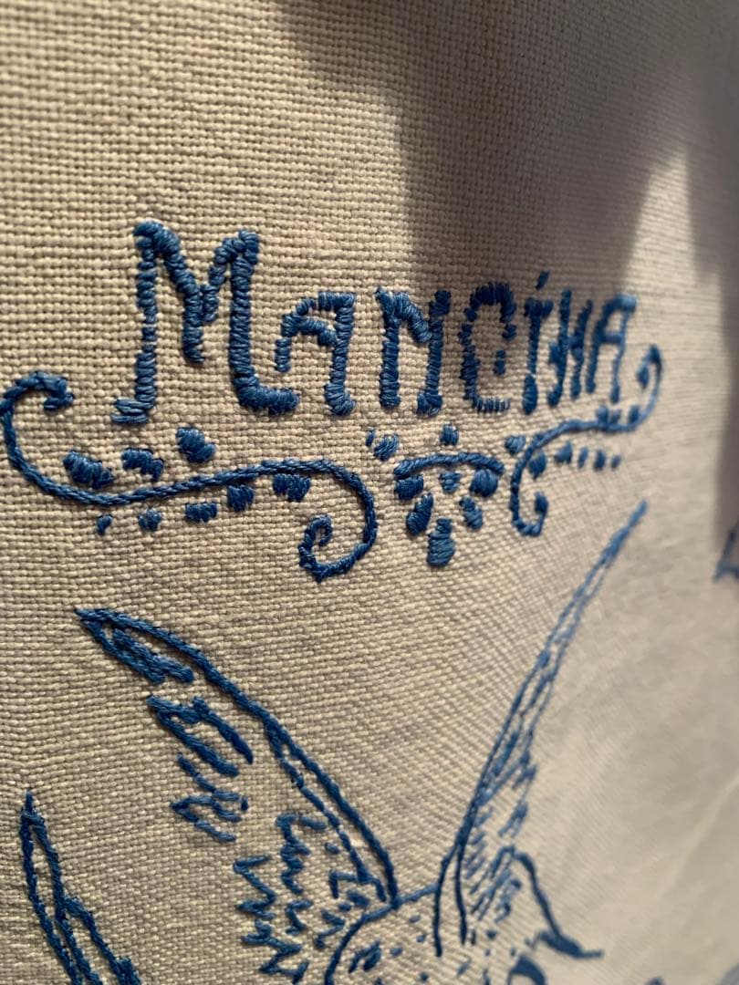 フランスアンティーク　可愛い燕2羽とガーランドがブルーの糸で刺繍された素敵な布！