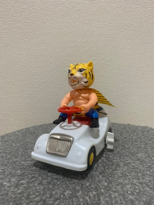 タイガーマスク　自動車