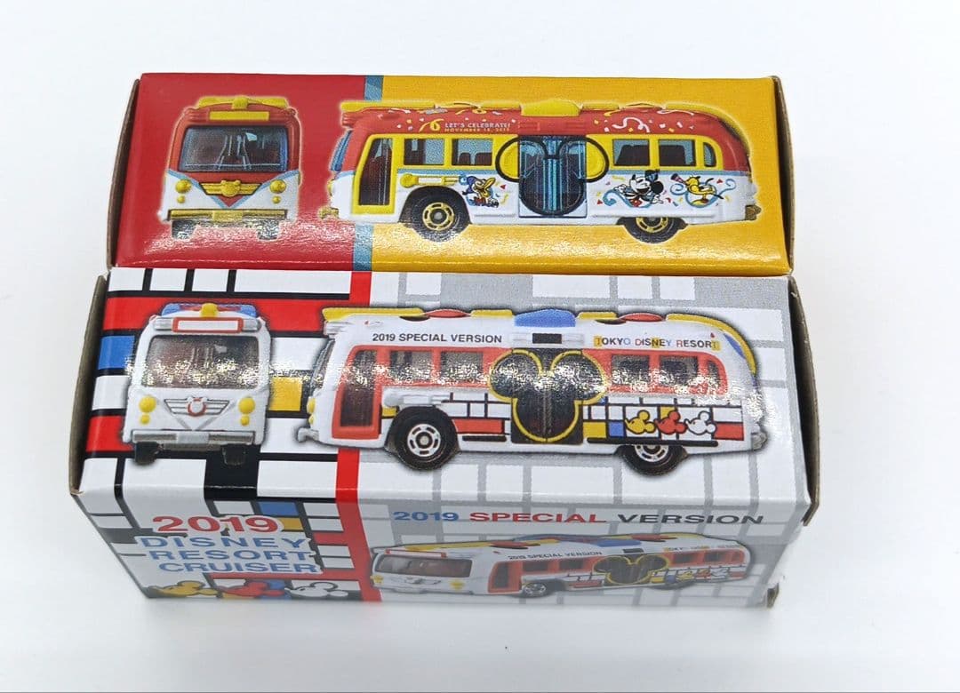 ディズニーリゾートクルーザー 　2019 2018 トミカ　90YEARS