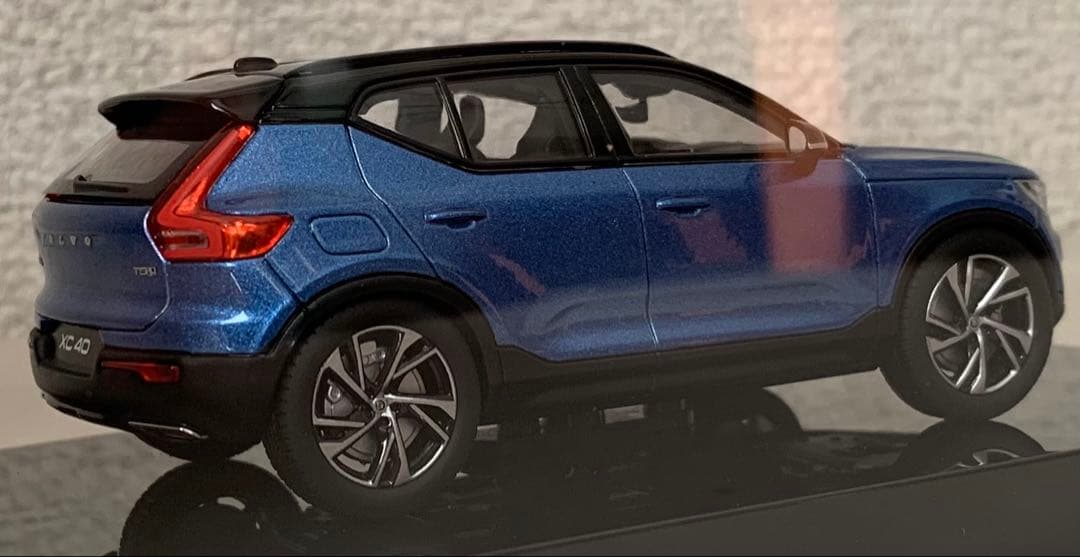 1/43 VOLVO特注 1/43 VOLVO XC40 バースティングブルー