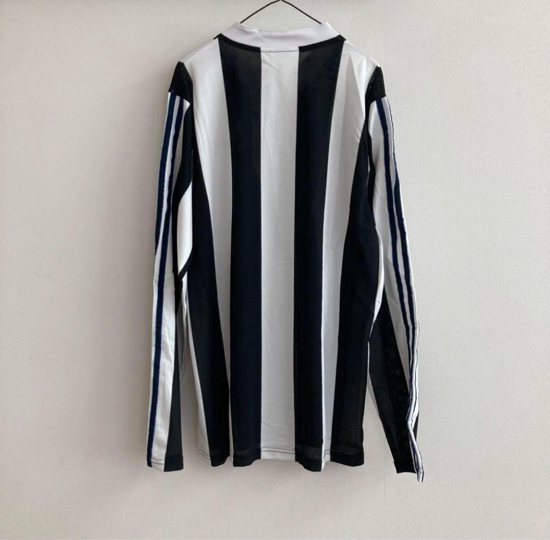 ニューカッスルのユニフォームシャツ