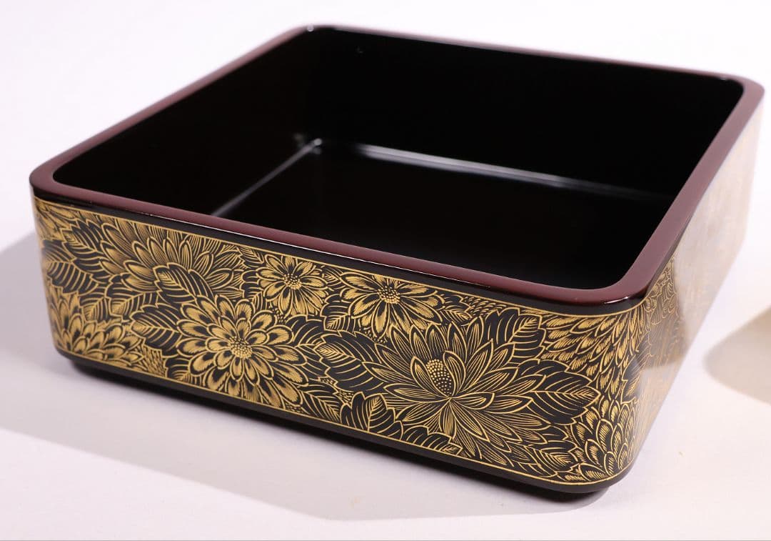 【MB54】輪島塗 沖与謹製 沈金 菊尽くし 四段重箱 共箱 共布 木製漆器