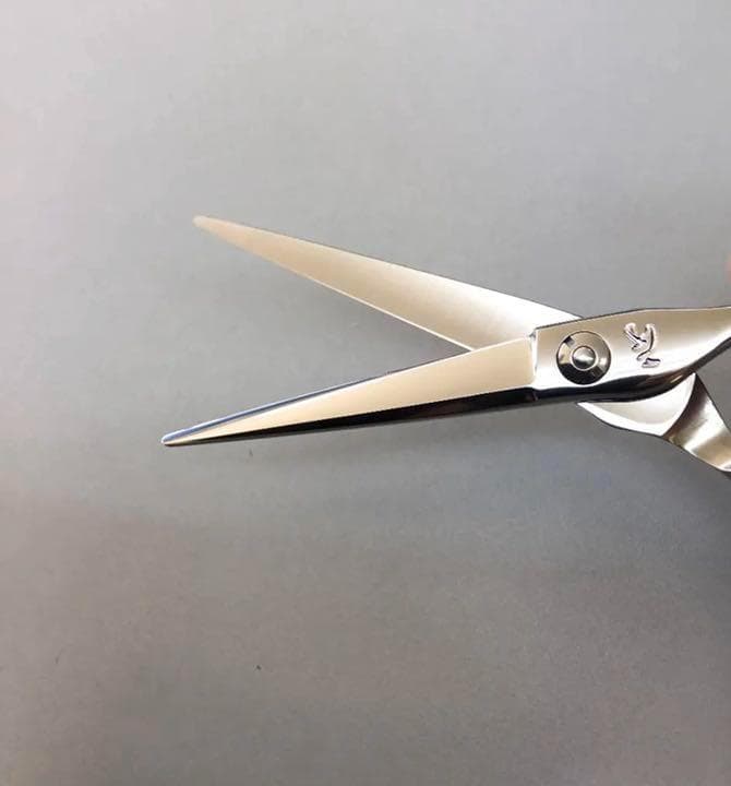 6インチシザー 剣刃 自然に手にフィット！馴染むシザー