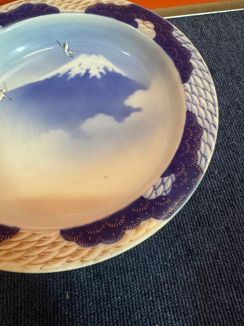 2059  深川製磁　染錦富士に双鶴松絵　深鉢　時代物