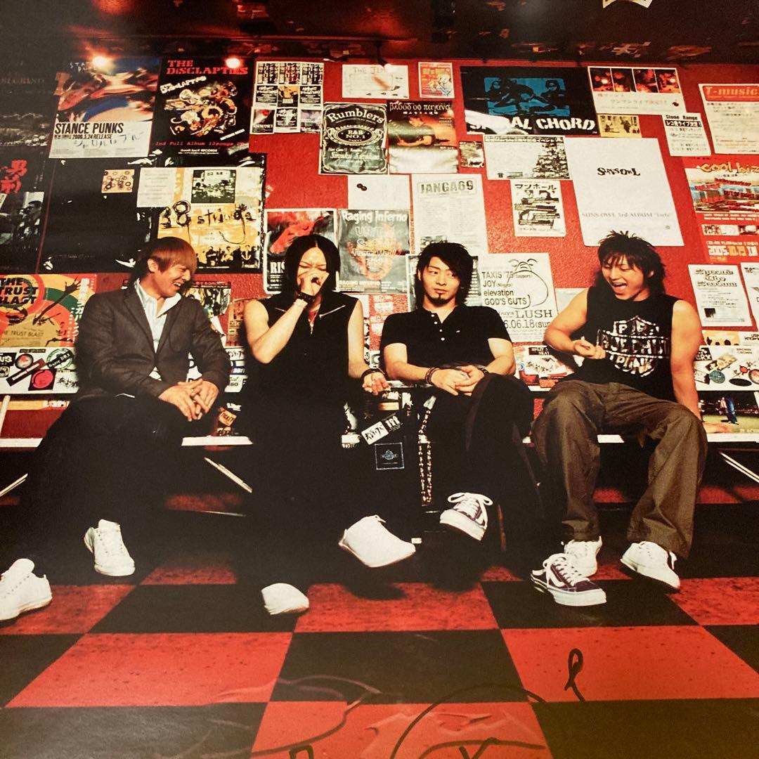 【匿名配送】ムックの直筆サイン入りポスター