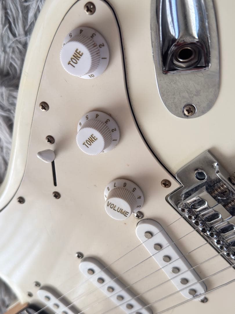 アイボリー ストラトキャスタータイプ エレキギター