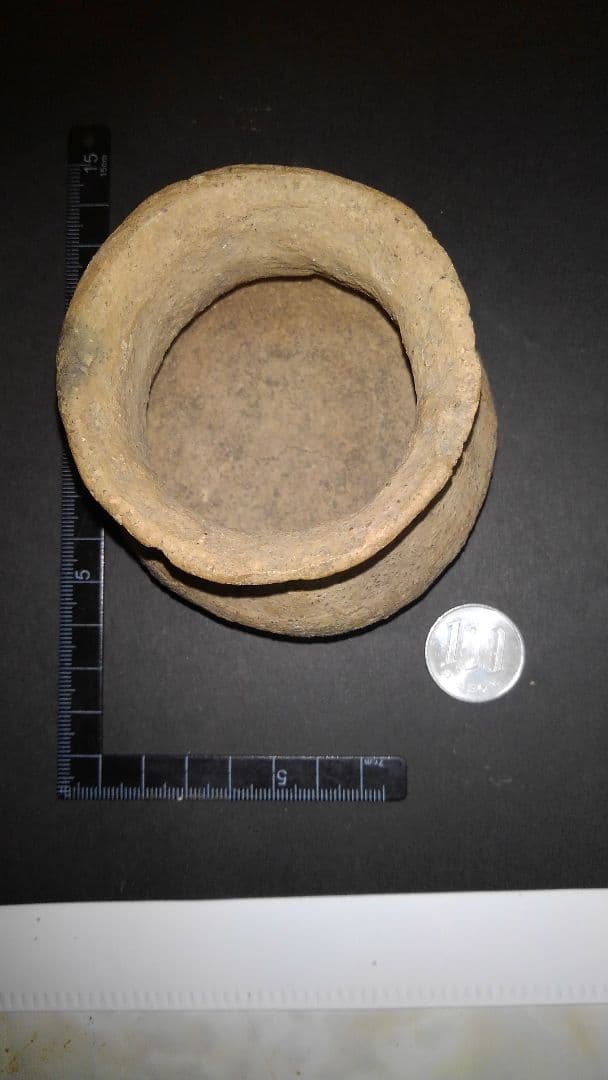 縄文時代前期 (出土品)　高さ約8㎝　約140g  ほぼ完品