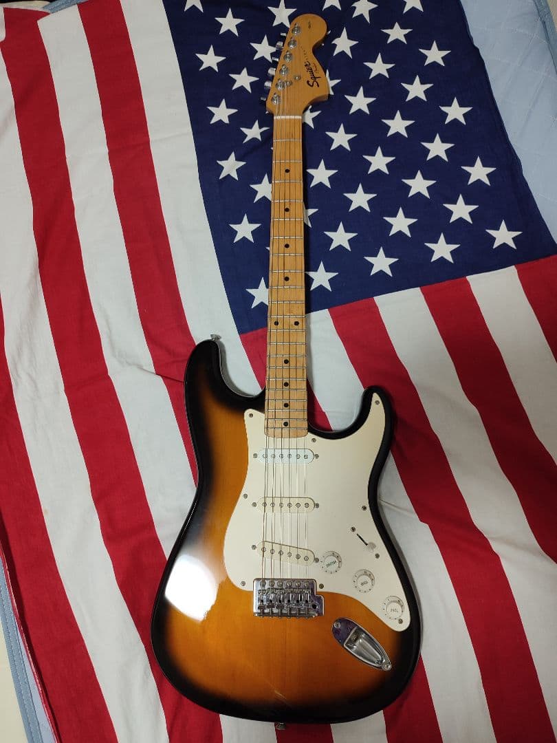 スクワイヤー Stratocaster 　ケース＆シールド付