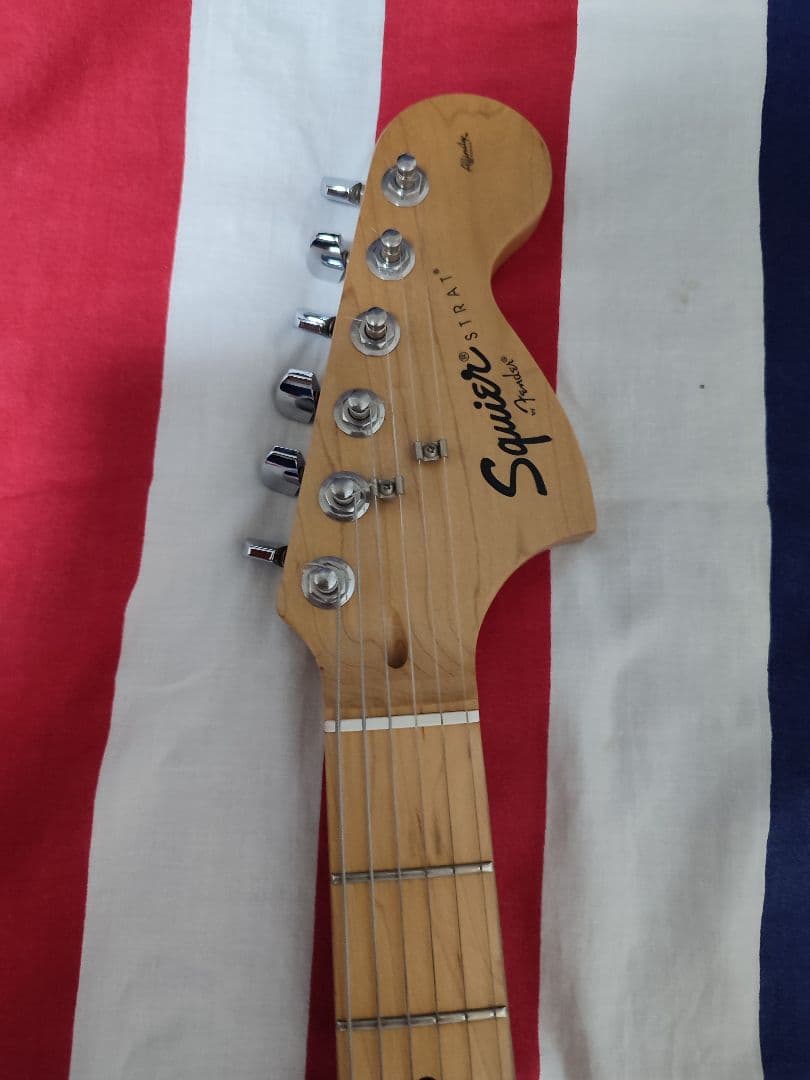 スクワイヤー Stratocaster 　ケース＆シールド付