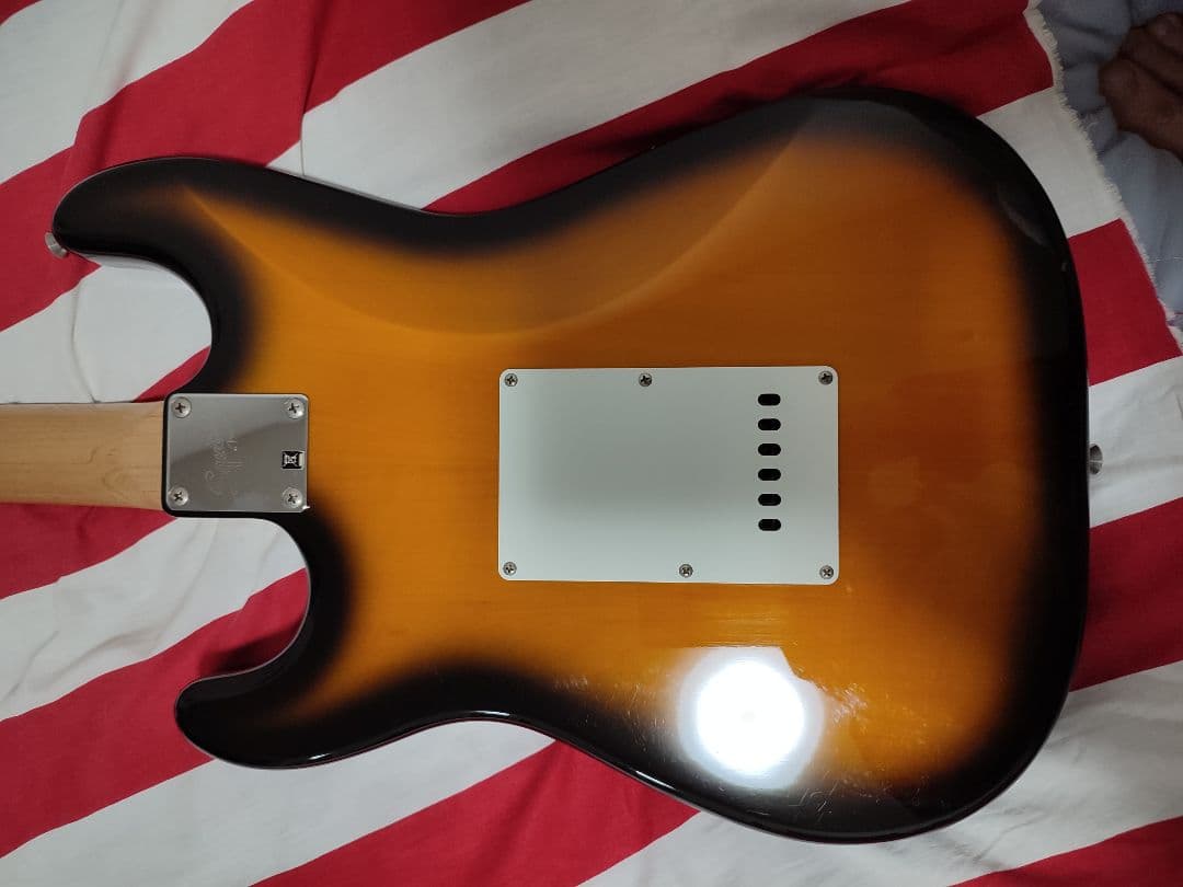 スクワイヤー Stratocaster 　ケース＆シールド付