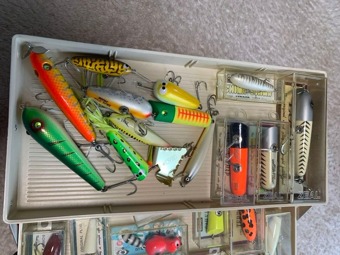 ルアー　zeal リール　シマノ　　タックスボックス