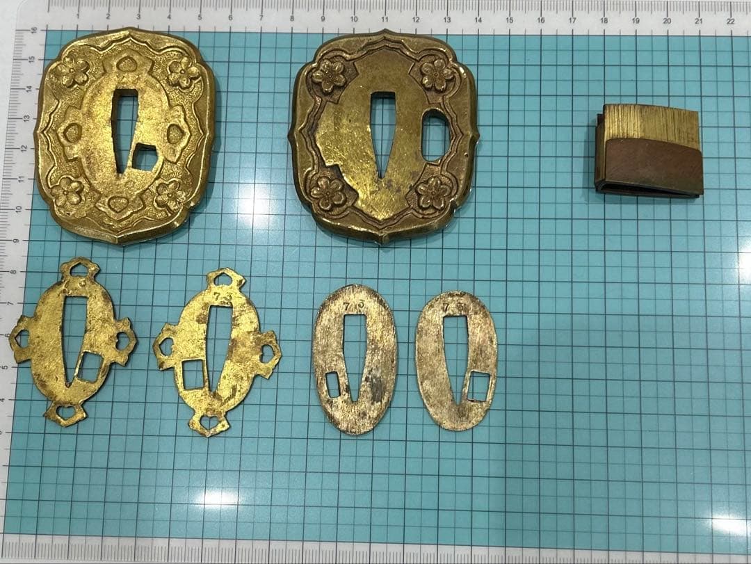 軍刀　鍔　2枚　　刀装具