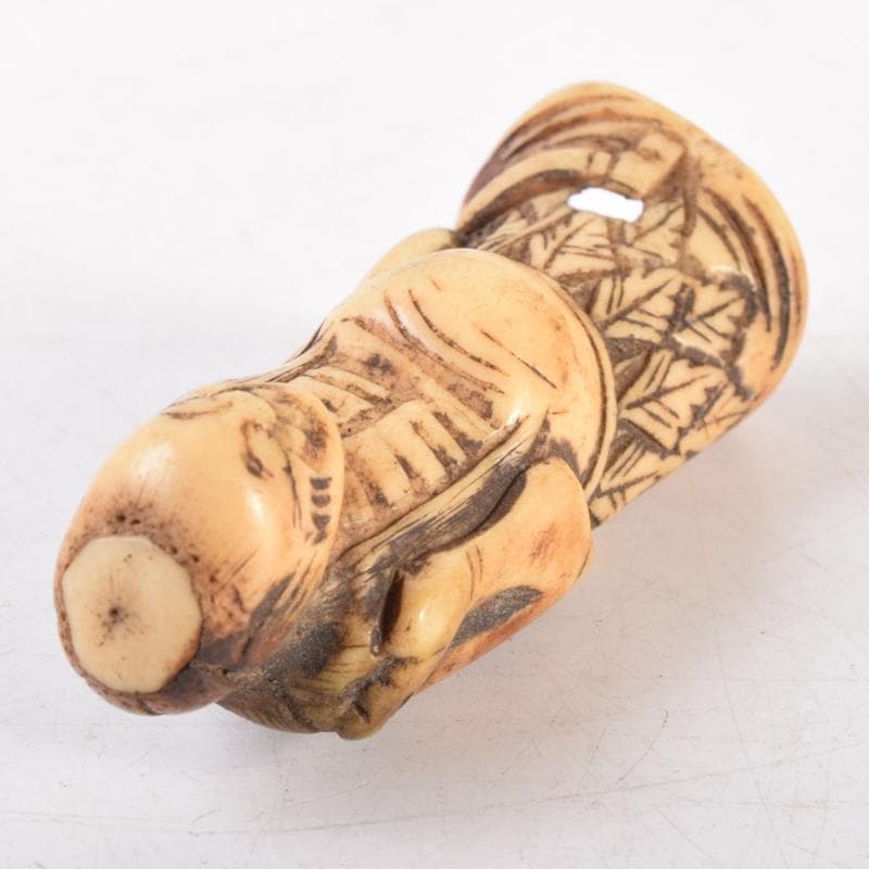 時代提げ物　獣骨製　人物像　根付　置物　V　6976