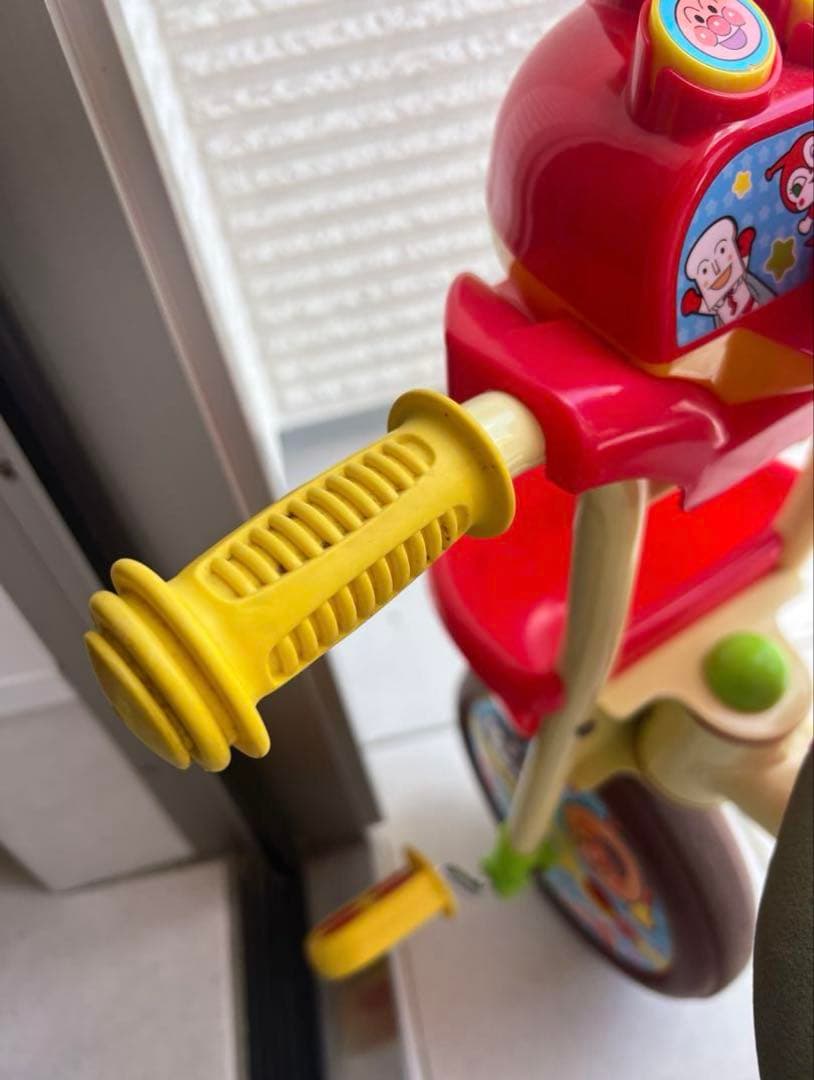 アンパンマン 三輪車 赤