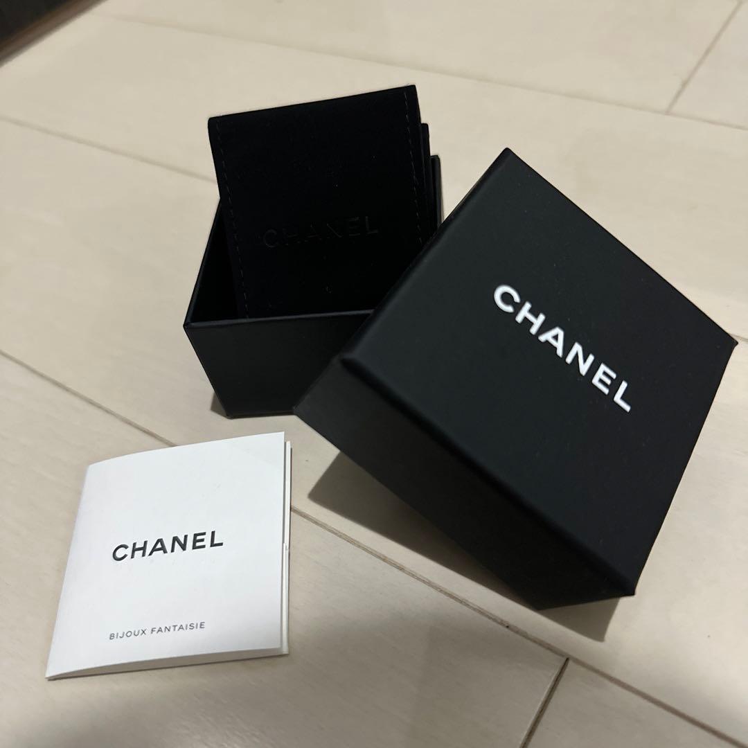 CHANEL 箱 ピアス