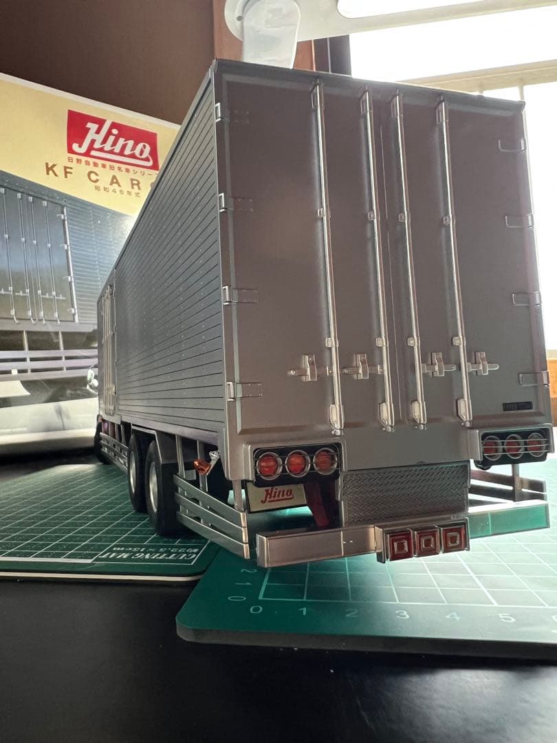 アオシマ　1/32 KF CARGO 完成品