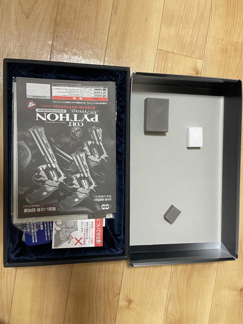 コルト パイソン 357マグナム　ガスリボルバー 6インチ