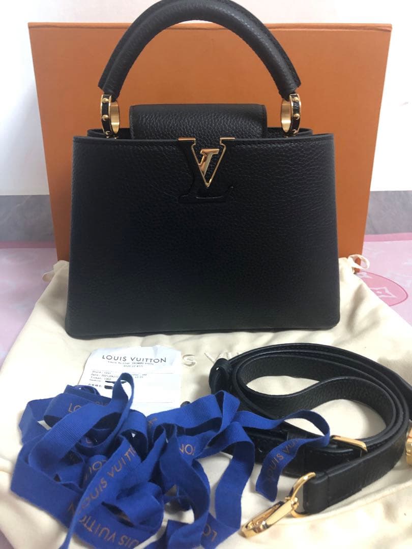 ブラックレザーショルダーバッグ