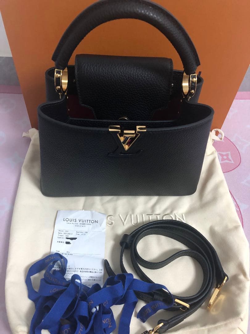 ブラックレザーショルダーバッグ