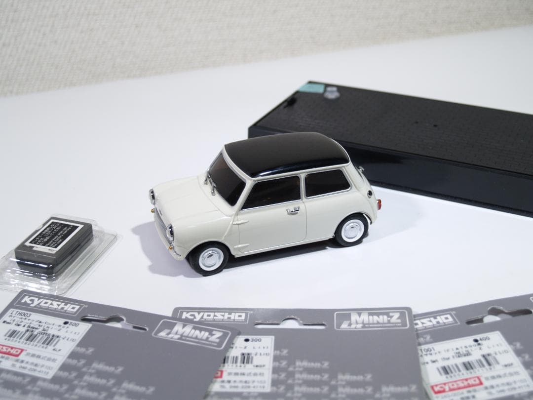 京商ミニッツ リット フィアット500 シャーシ＆ボディセット※スペアパーツ付き