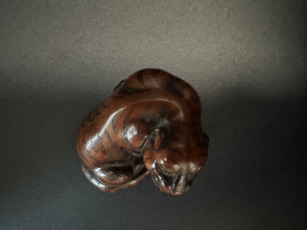 【根付(netsuke)】　木製トラの根付　正直作　江戸時代