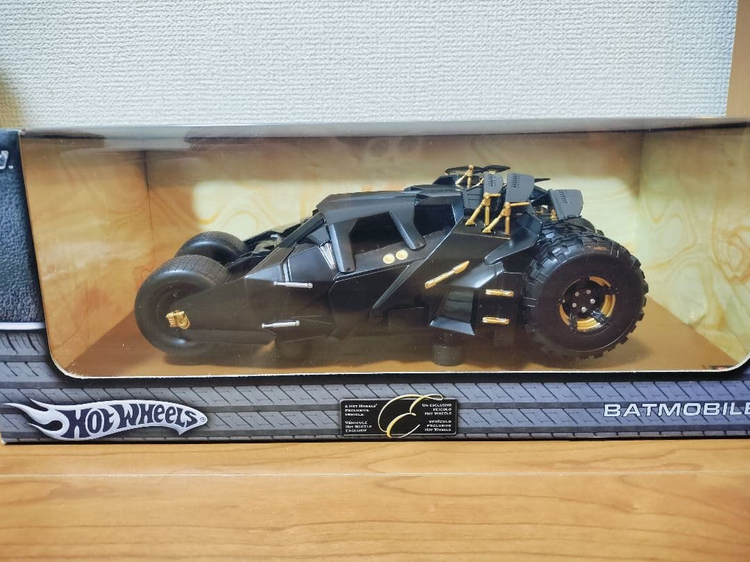 マテル　ホットウィール　1/18スケール　ダークナイト　バットモービル