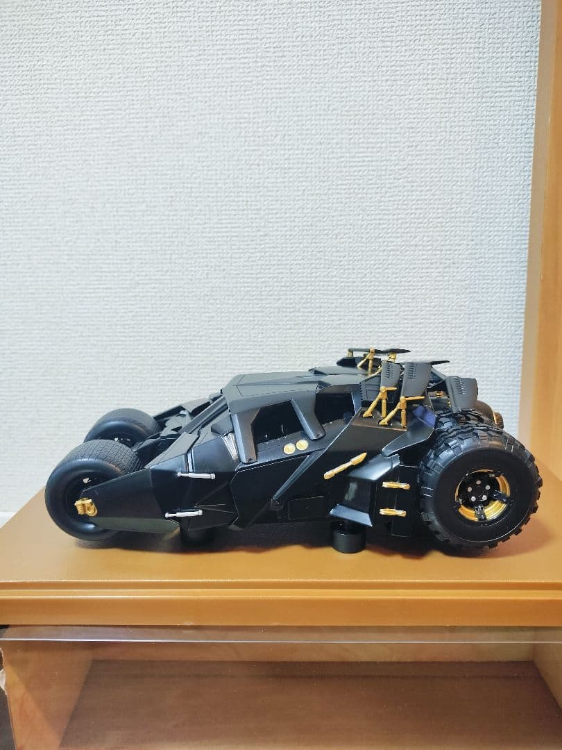 マテル　ホットウィール　1/18スケール　ダークナイト　バットモービル