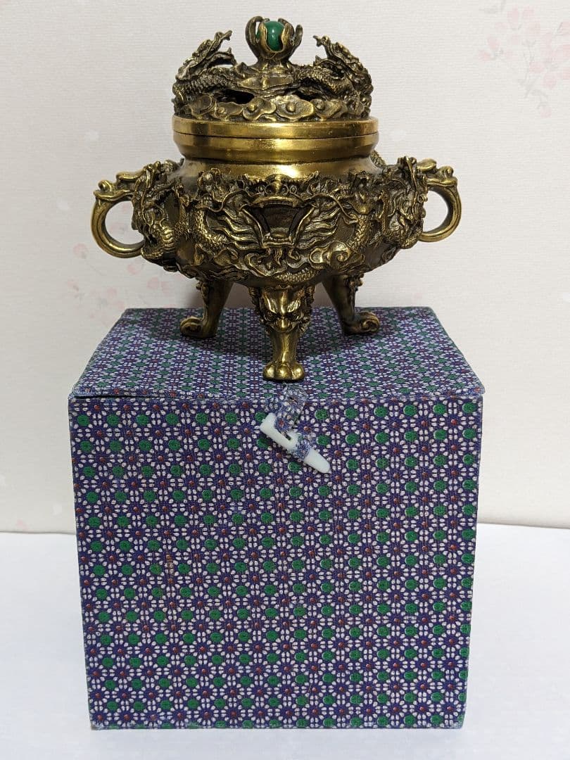 ♦中国 大明宣徳年製 蝋型細密 翡翠玉 龍文様 三足香炉 銅製 置物飾り 骨董品