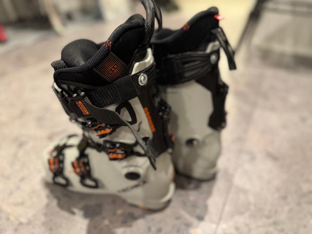 Tecnica Cochise pro 女性用スキー用ブーツ ライトグレー