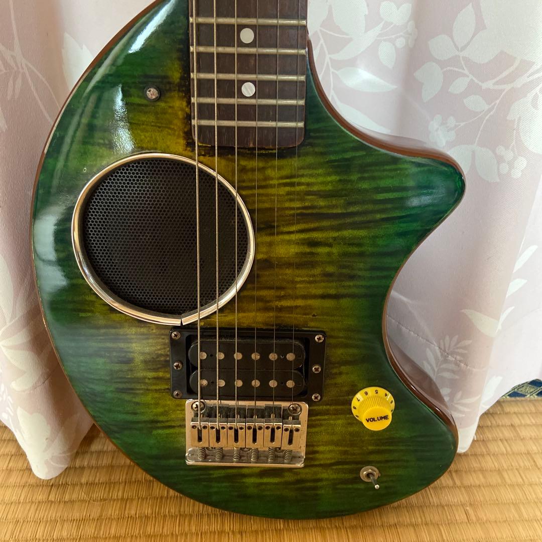 FERNANDES 内蔵スピーカー付きエレキギター
