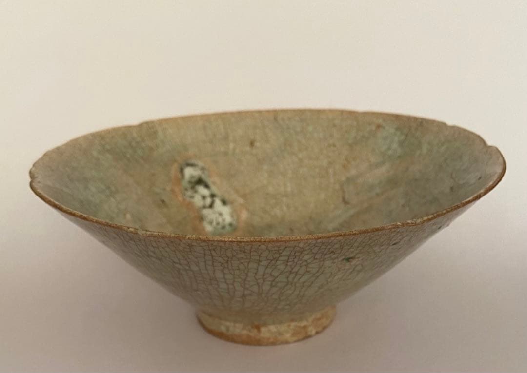 中国　古い景徳鎮　皿　陰刻