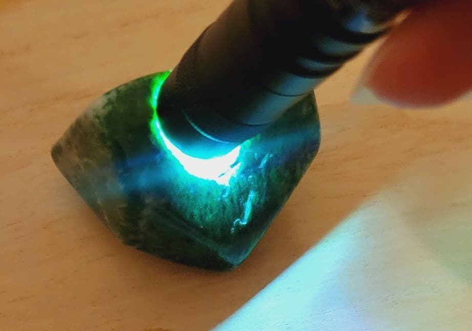 糸魚川翡翠　原石