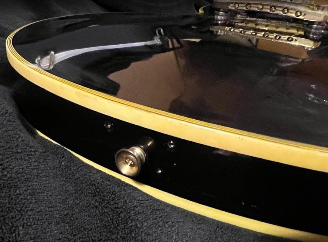 ノーブランド　ES335タイプセミホロウ（ｆホール無し）ギター傷多め・不具合無し