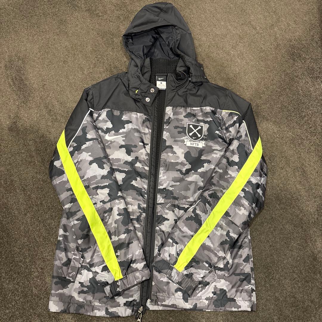 NIKE ナイキ NFTB カモフラ迷彩 ジャケット ウインドブレーカー