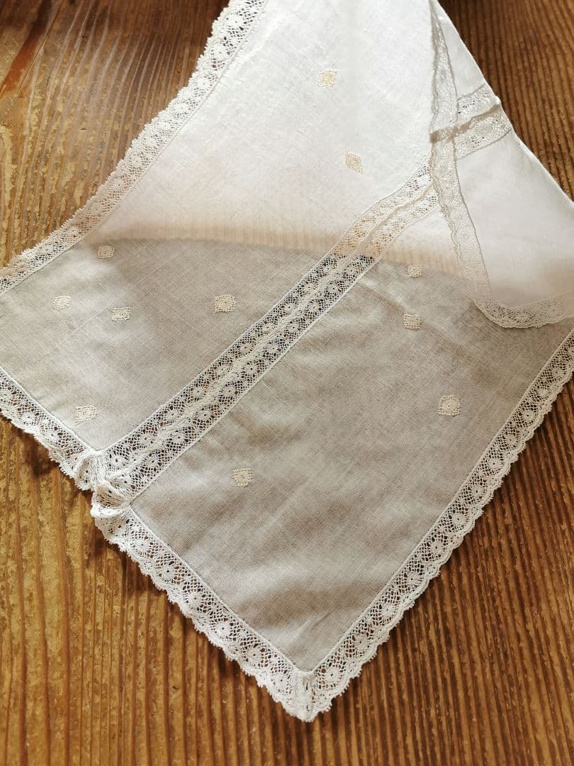 アンティーク ノルマンディーレースランナー ♢雪景色刺繍 ヴァレンシエンヌ装飾