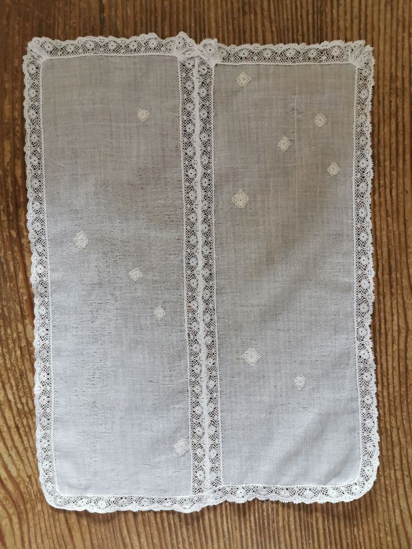 アンティーク ノルマンディーレースランナー ♢雪景色刺繍 ヴァレンシエンヌ装飾
