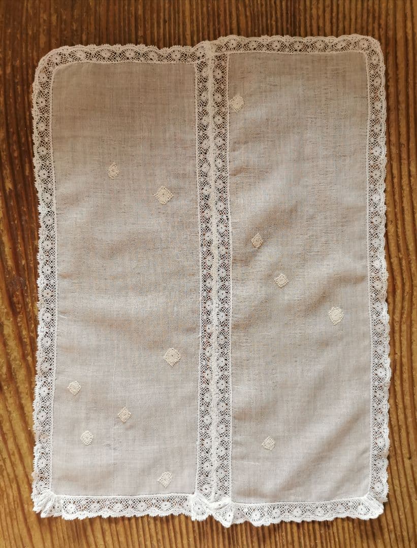 アンティーク ノルマンディーレースランナー ♢雪景色刺繍 ヴァレンシエンヌ装飾