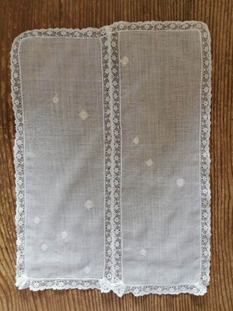 アンティーク ノルマンディーレースランナー ♢雪景色刺繍 ヴァレンシエンヌ装飾