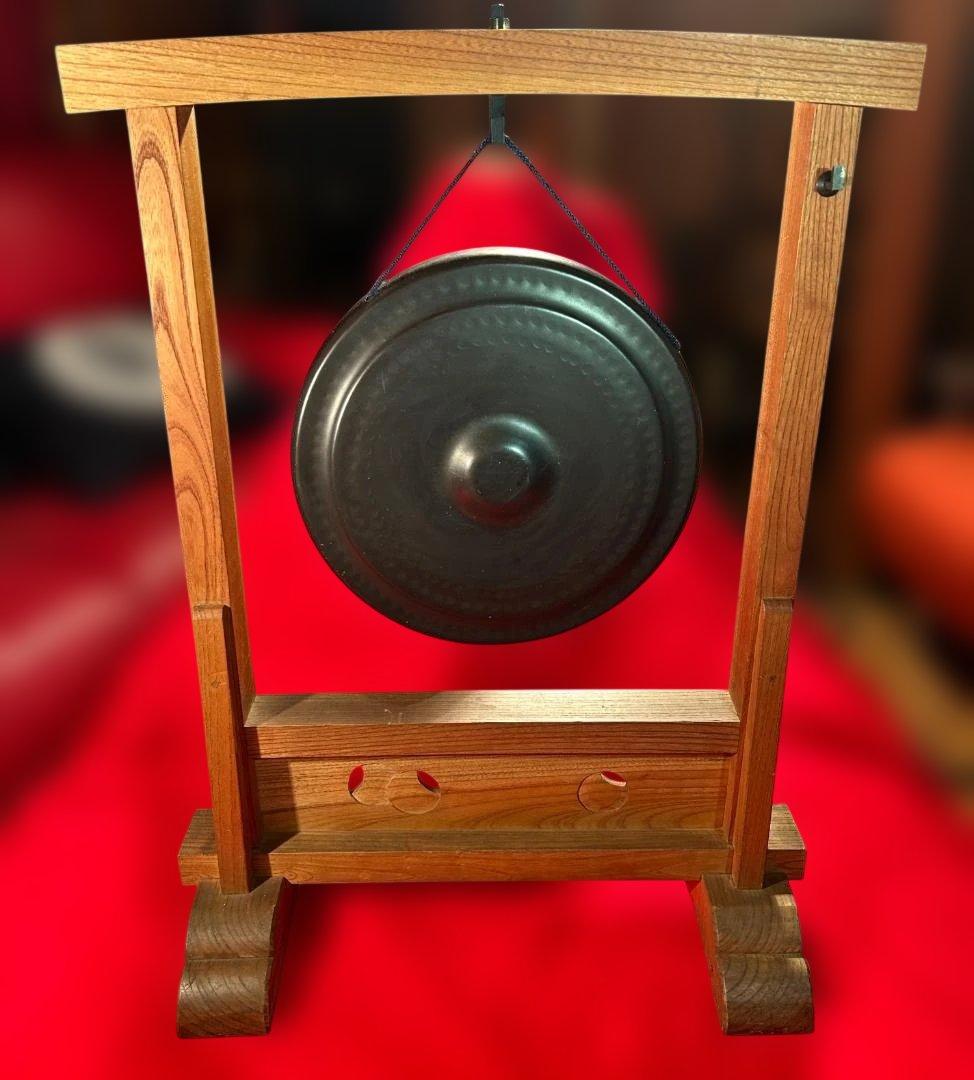 木製スタンドとバチ付きゴング