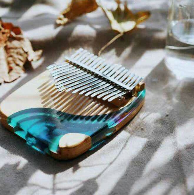 オリジナルデザインのプレート式17音親指琴カリンバ