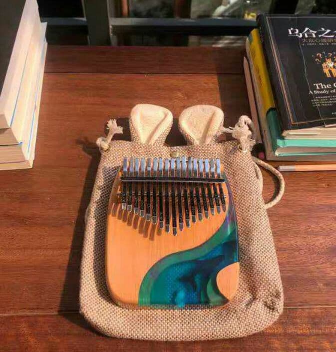 オリジナルデザインのプレート式17音親指琴カリンバ